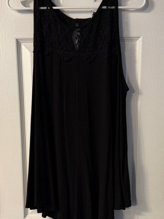 Tops - Green Envelope Black Lace Tank Top